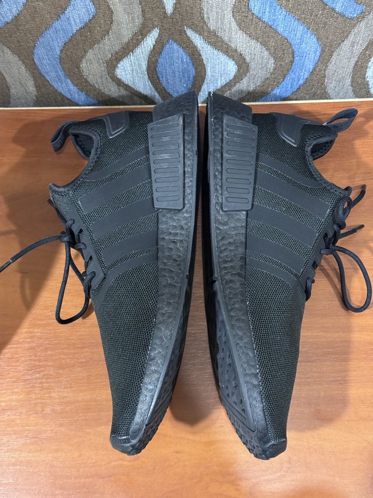 Кросівки чоловічі ADIDAS NMD_R1 US12 30 см