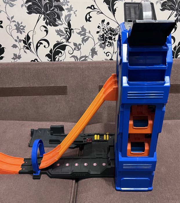 Хот Вілс Мега Гараж Hot Wheels Mega Car Garage Vehicle Playset