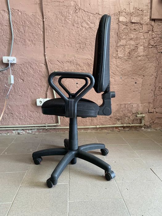 Кресло офисное черное