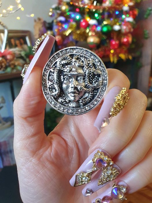 Broche / pregadeira / alfinete de peito medalhão prateado Medusa em 3D