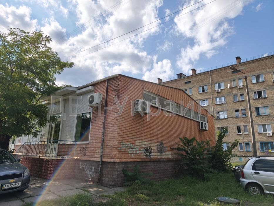 Продаж фасадної окремої будівлі під будь-який вид бізнесу