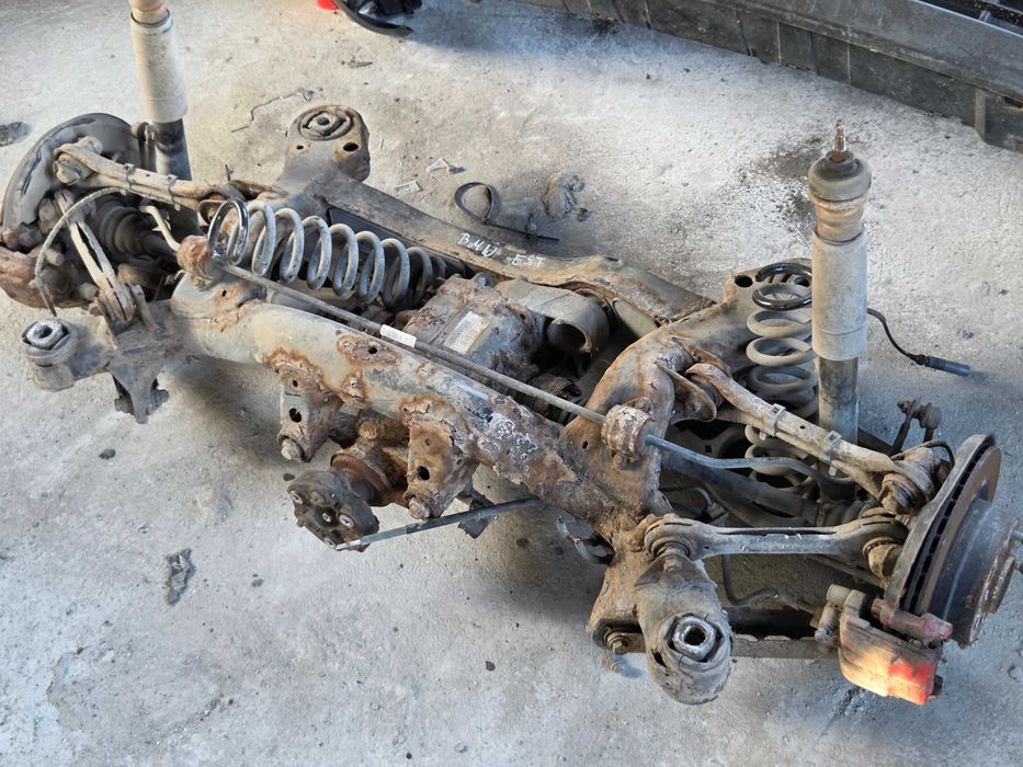 BMW 1 E87 E81 belka zawieszenia tył wahacz zwrotnica dyfer most półoś