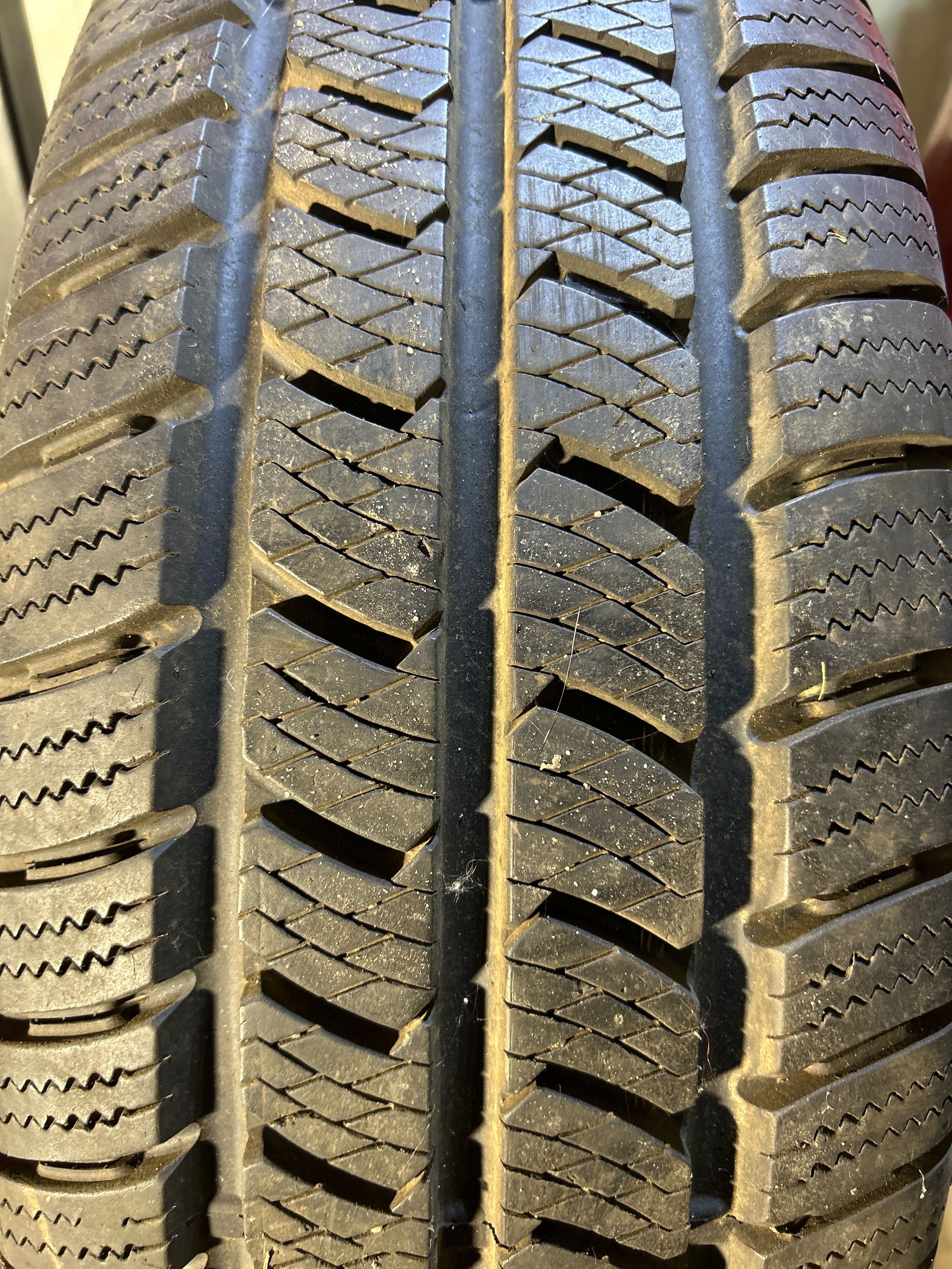 Continental VancoWinter 2 225/75/16c 116/114R