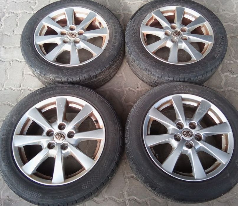 Jantes Toyota R17 com pneus 215/55 furação 5x114.3