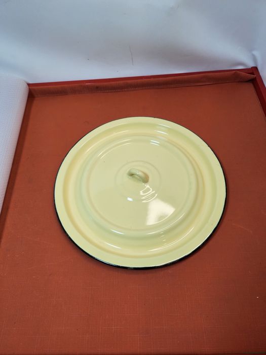 Emaliowana pokrywka 30 cm