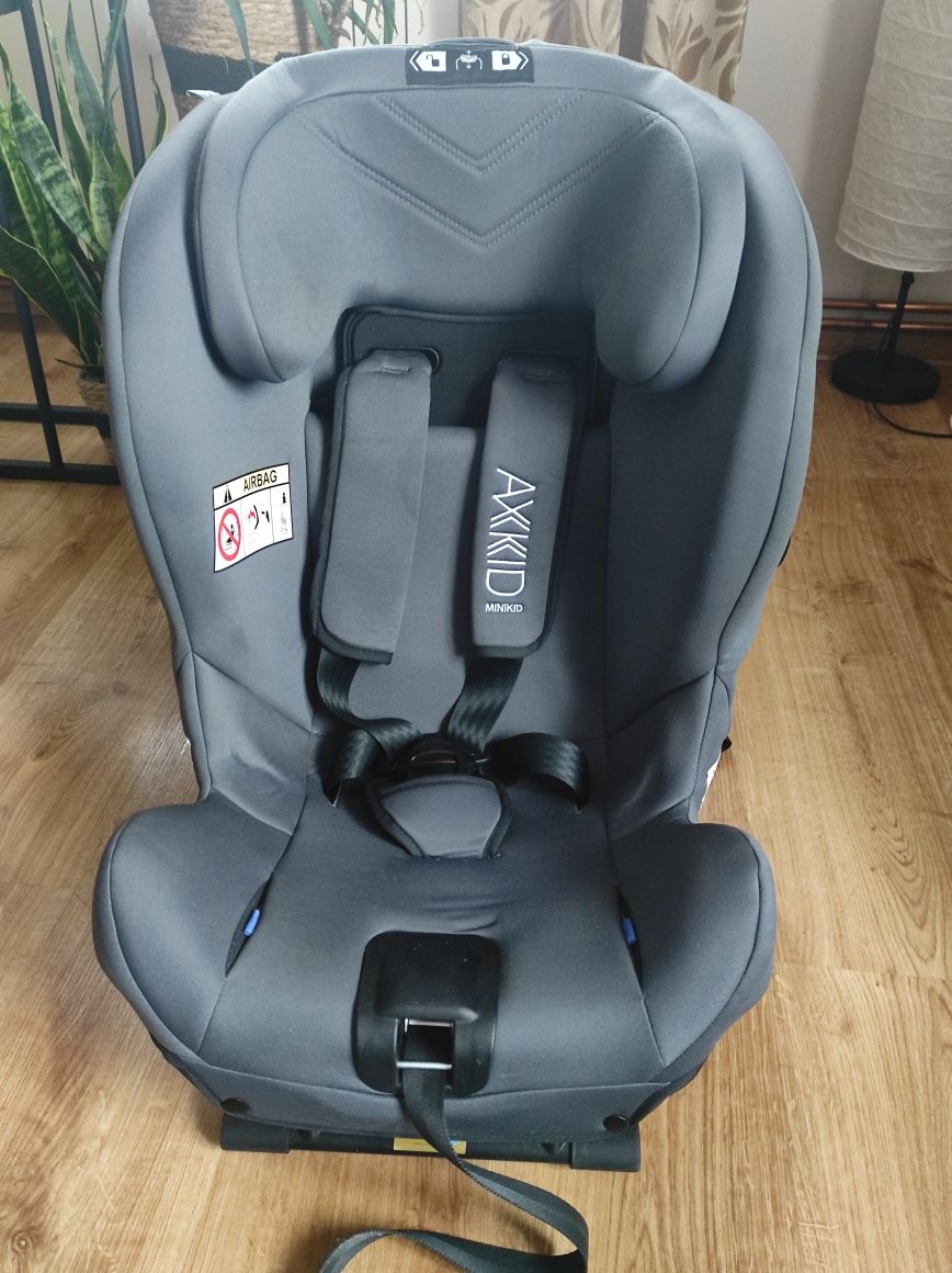 Fotelik samochodowy Axkid minikid 9-25kg