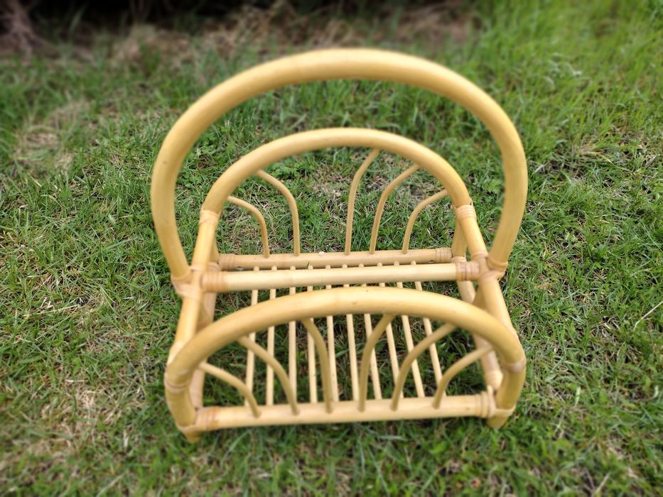 Rattanowy gazetnik