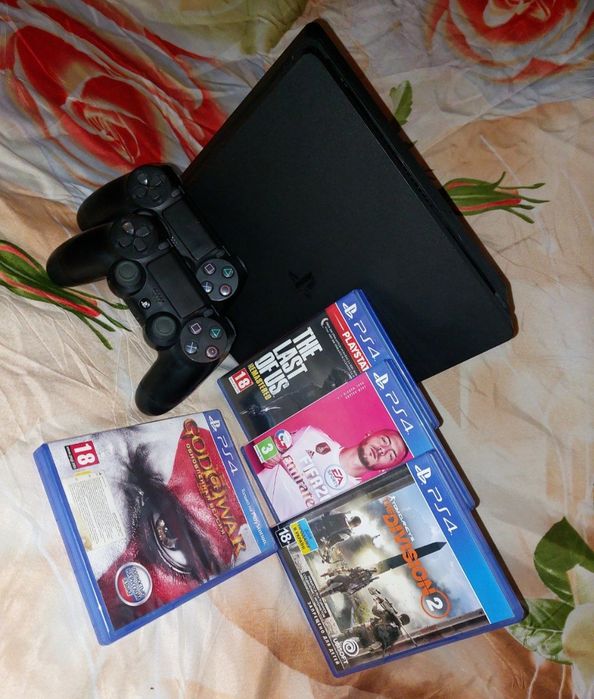 PlayStation 4 Slim 500GB — отличное состояние + 2 геймпада + 4 игры