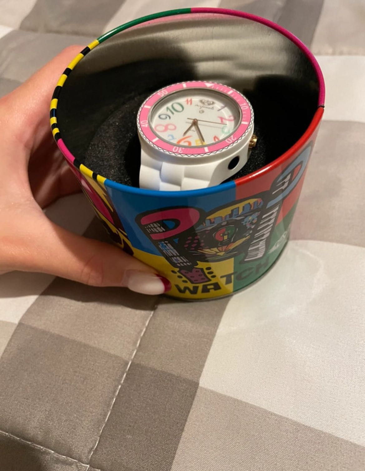 Relógio de criança, nunca utilizado, ainda com plástico nas laterais