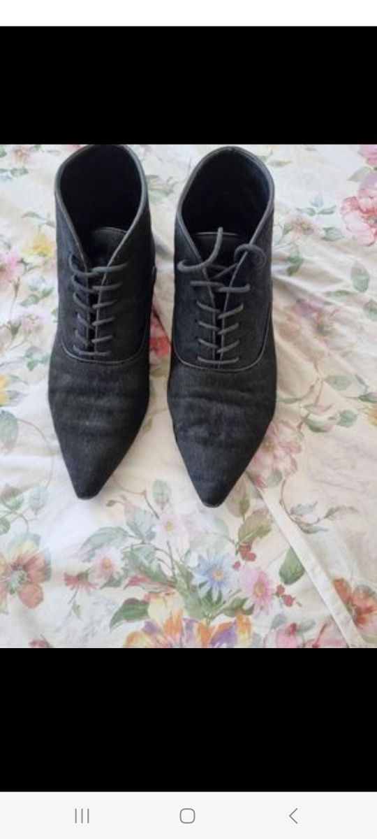 Botins em Pele da Zara