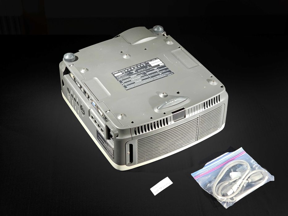 Професійний яскравий проєктор Canon WUX6010 (6000lm ANSI) WUXGA FullHD