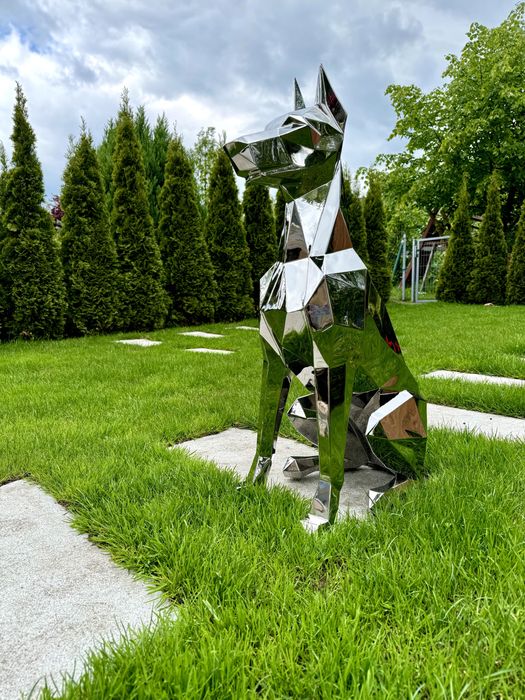 Rzeźba Dobermana ze stali nierdzewnej – ręczna robota