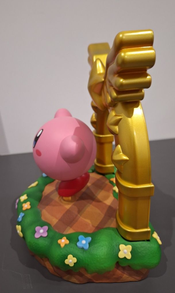 First4Figures Kirby PVC Statue Kirby and the Goal Door 24cm