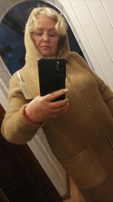 Nowy, dlugi sweter damski alpaka z kapturem, karmelowy.