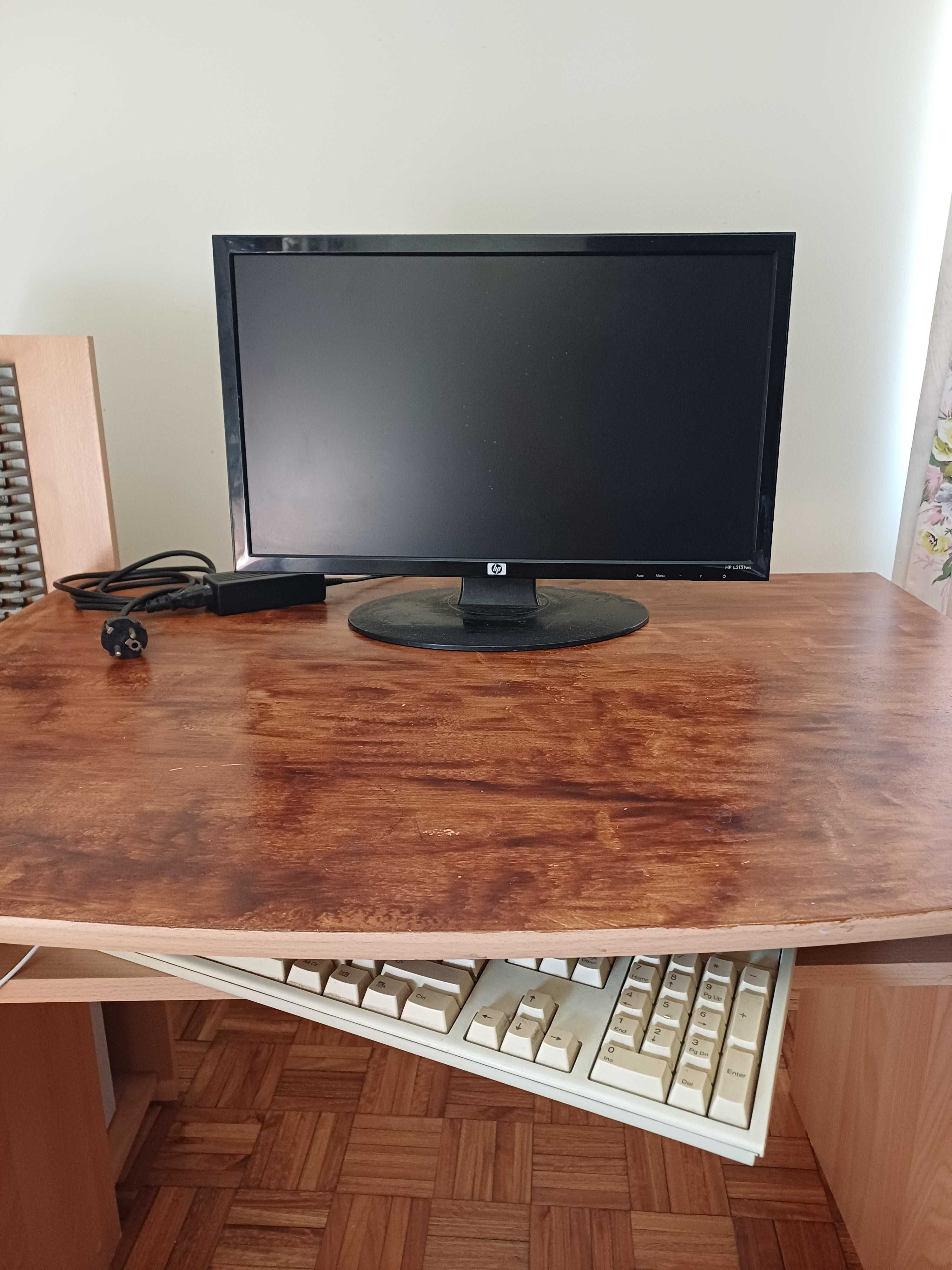 Secretária+monitor+computador+teclado