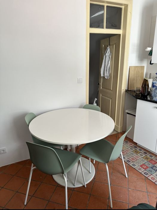 Conjunto mesa + cadeiras