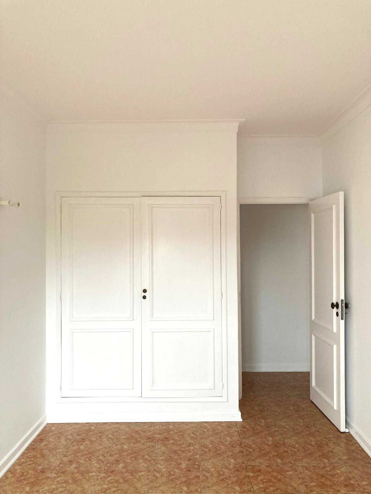 CELAS, T 2, Av. Afonso Henriques, junto Liceu J. Falcão, Disponível