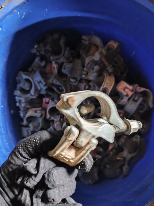 Złącza krzyżowe Lahyer  w większosci  jak nowe do rusztowań rur