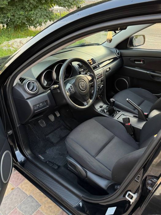MAZDA 3 доглянута, обслужена, надійна