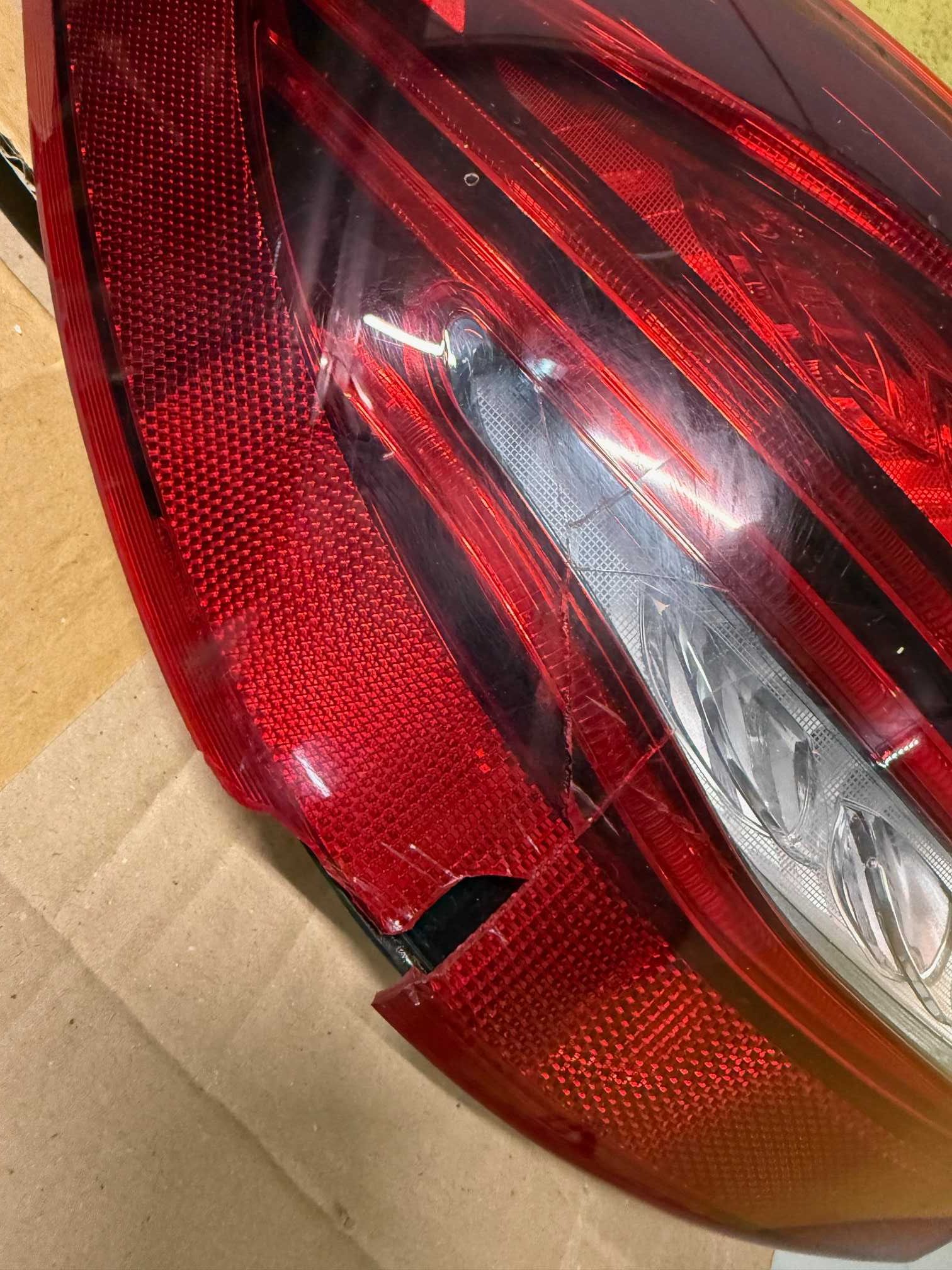 Farolim Traseiro Mercedes-Benz C Esquerdo Restyling  Peças