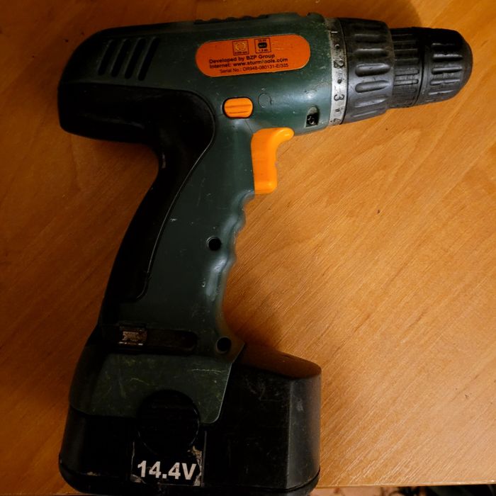 Шуруповерт рабочий.Читаем.