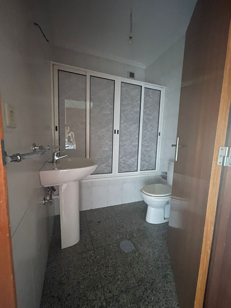 Apartamento T2 com 2 frentes+ 2 lugares de garagem e jardim privativo