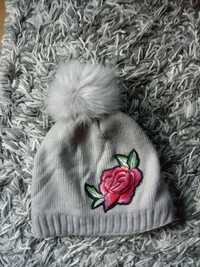 Nowa czapka z pomponem damska z różą