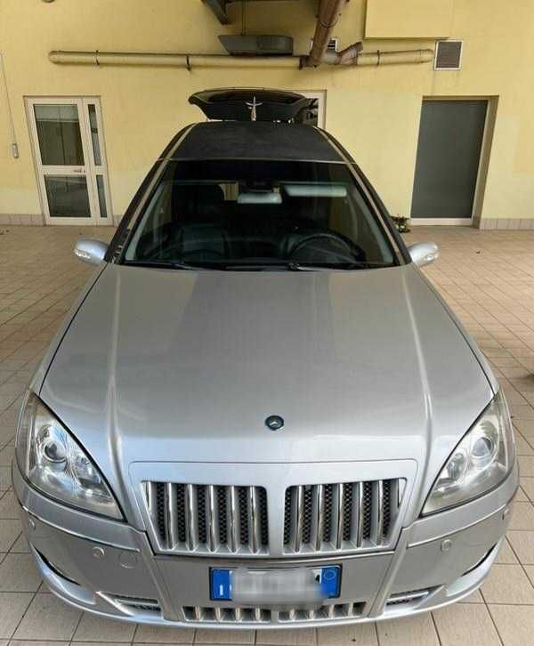 Karawan pogrzebowy Mercedes Benz