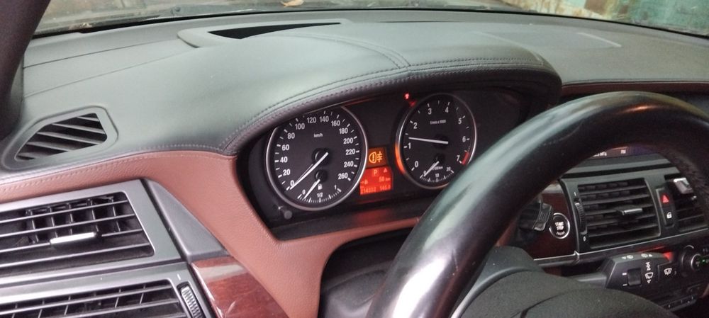 Продам BMW X5 4.4