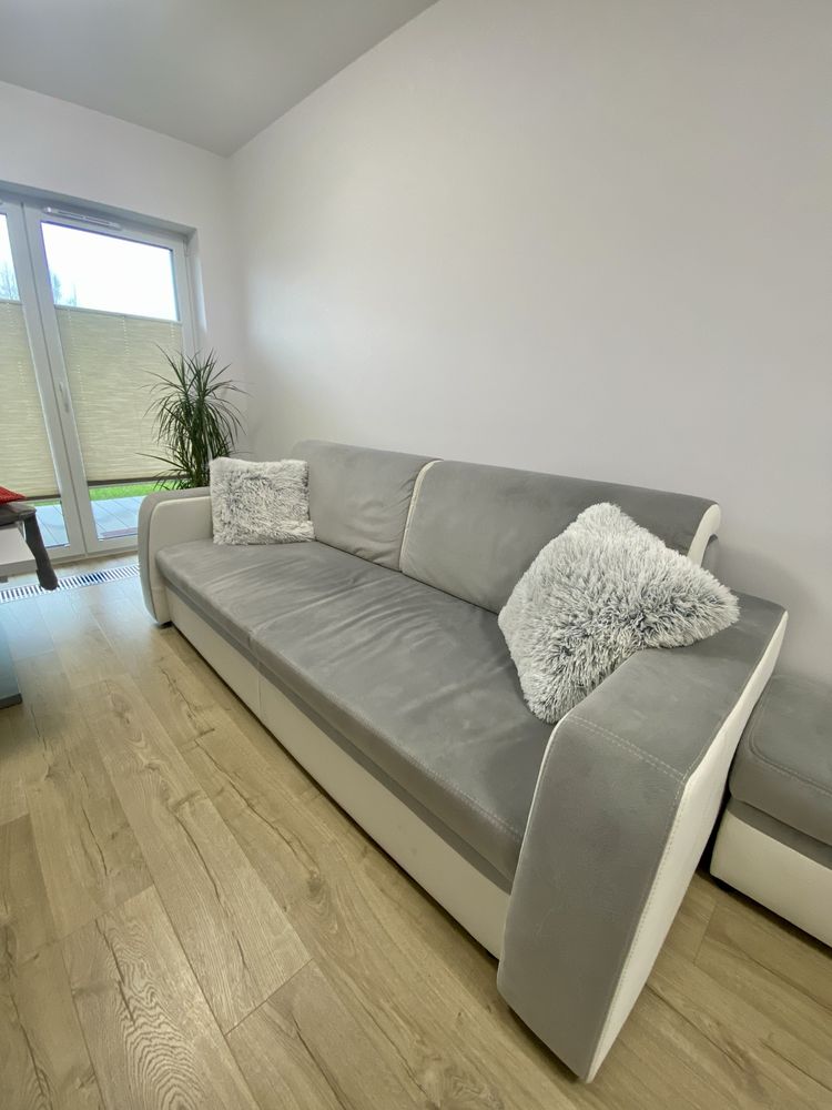 Sofa wypoczynkowa rozkladana + dwie pufy otwierane