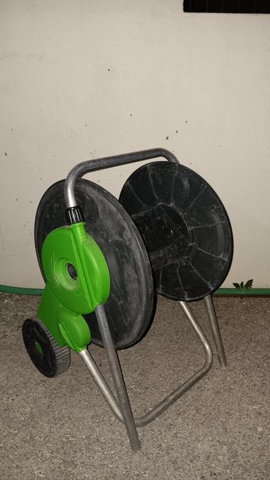 Carrinho enrolador para mangueira