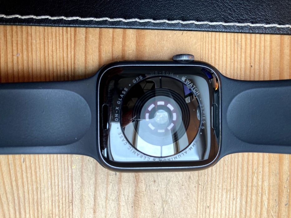 Apple Watch Series 5 – sprawny, uszkodzony mikrofon