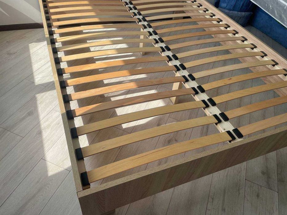 Надійне двоспальне ліжко Нове ліжко з матрацом