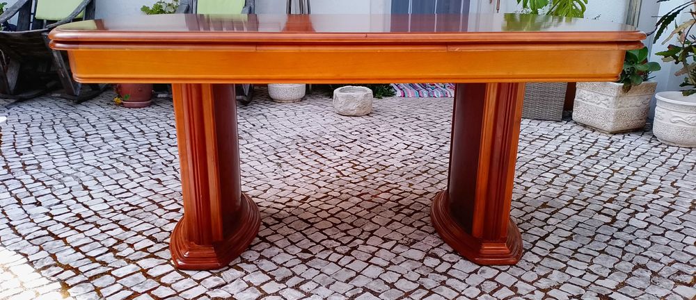 Mesa de jantar em cerejeira
