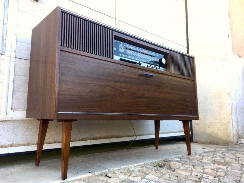 Aparador rádio gira discos Grundig a funcionar 118comp X 36prof X 78a