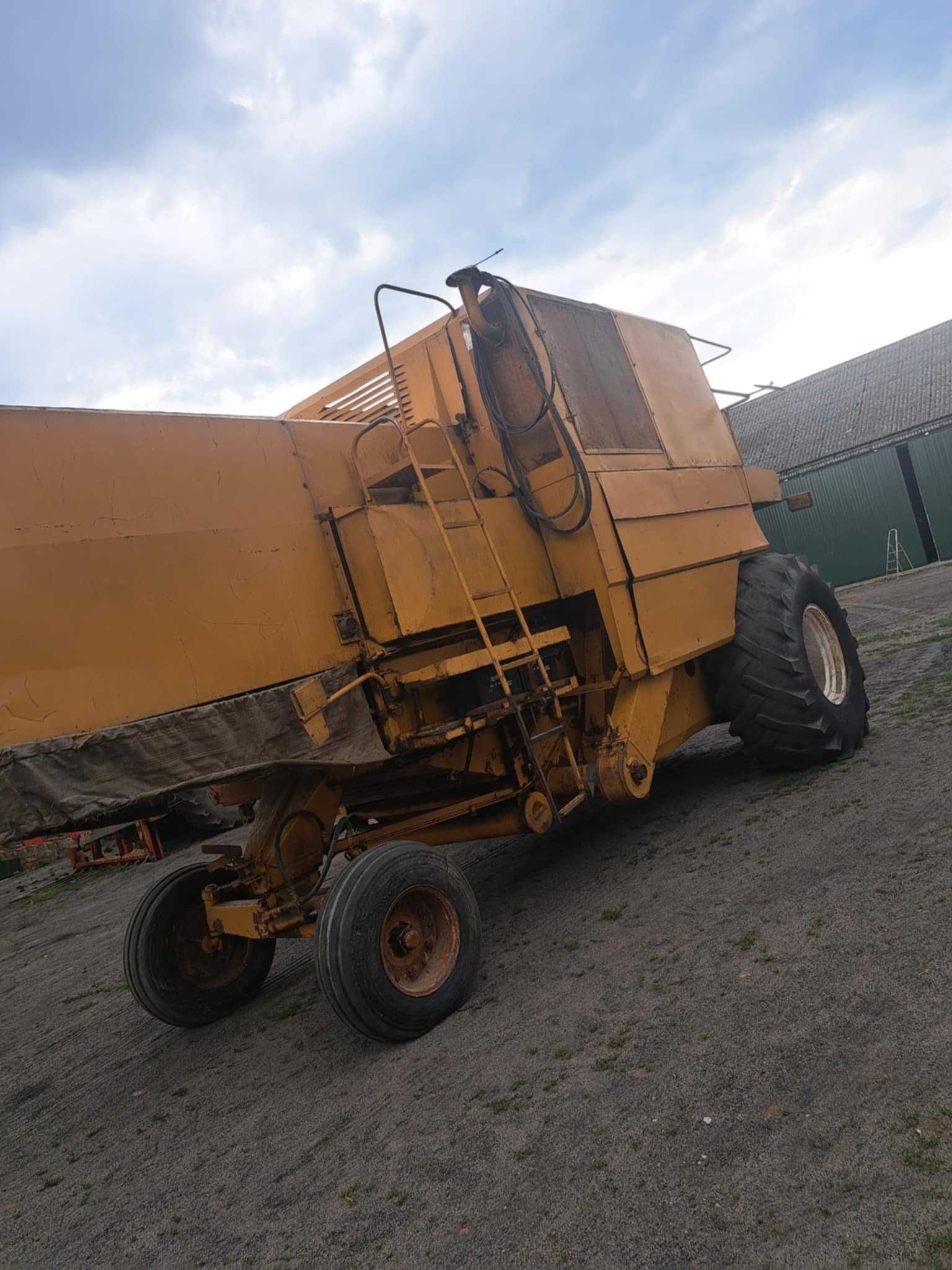 Sprzedam kombajn bizon z056