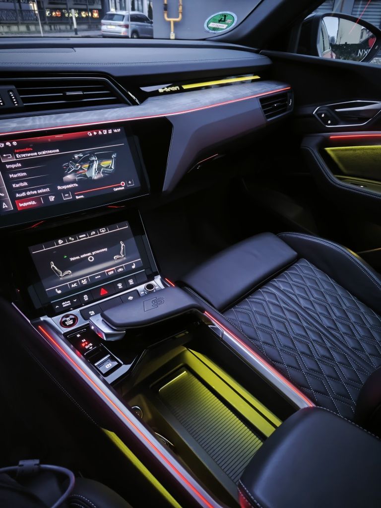 Audi E-tron естетична підсвітка салону Ambient light interior