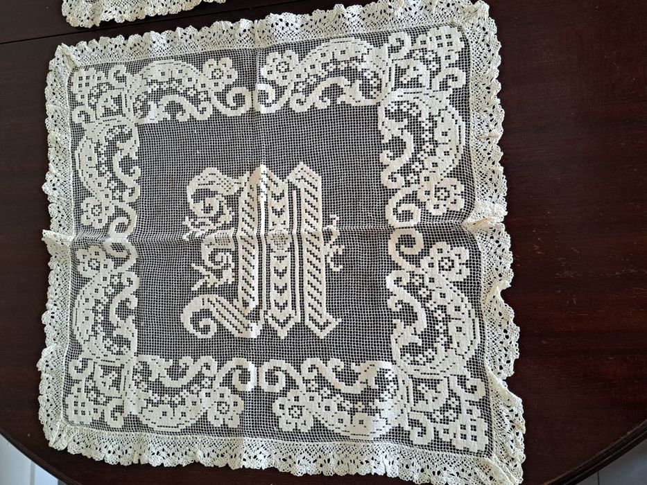 2 rendas de File, feito à mão