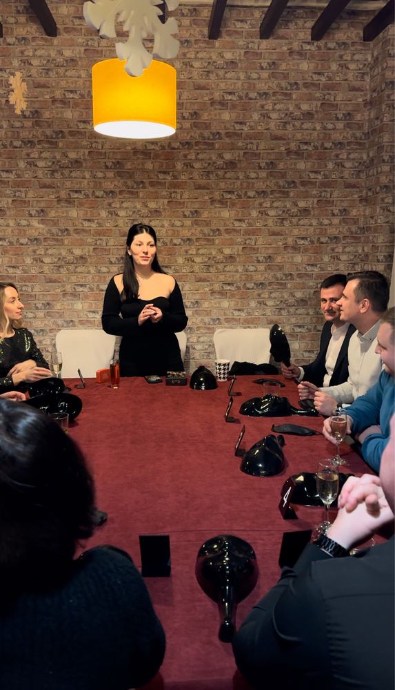 SHE’S MAFIA | Ведуча ігор «Мафія», «Шпигун», квізи ВІЗИТІВКА В ОПИСІ