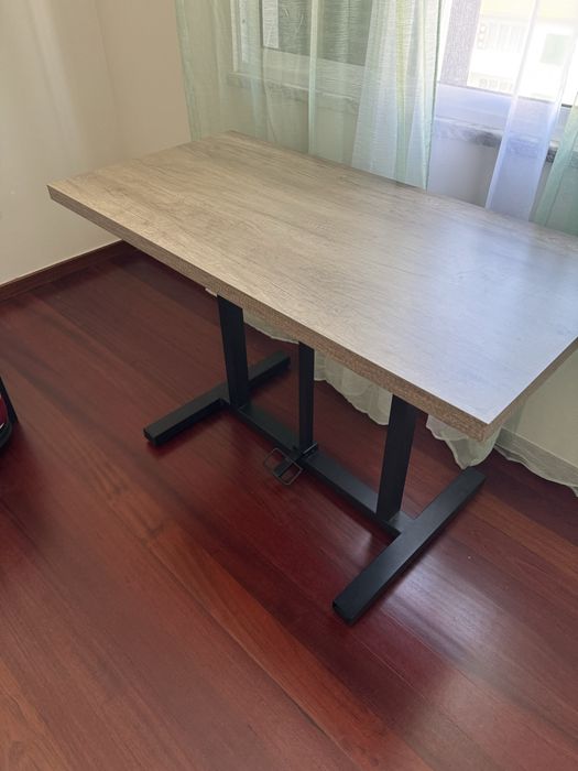 Secretária 120 x 60 com altura modificável