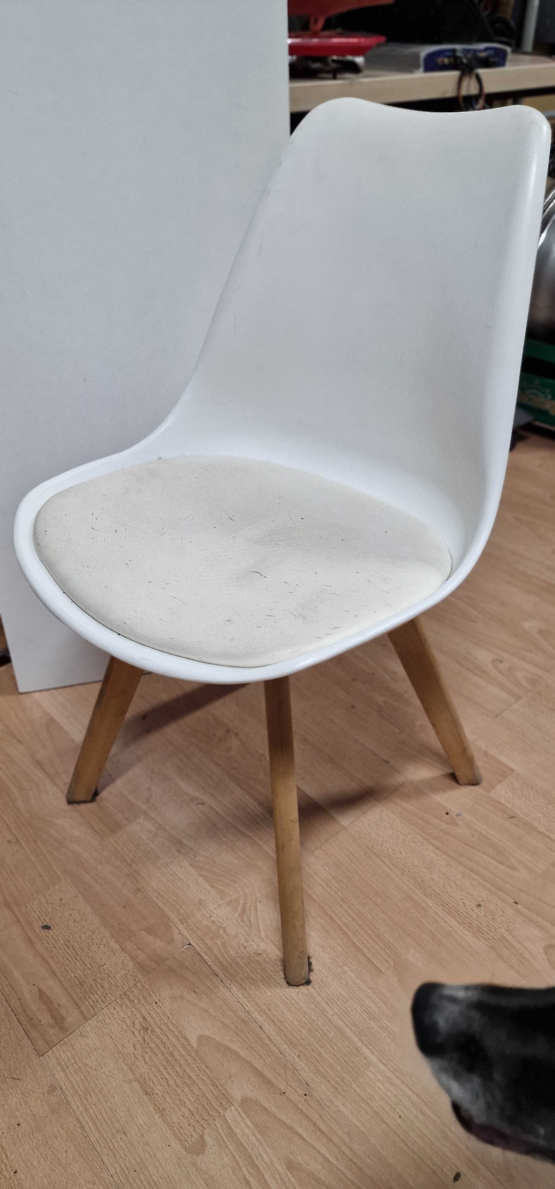 Krzeslo białe Ikea