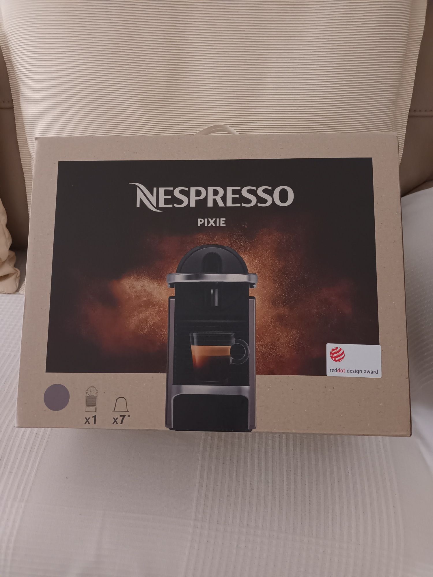 Vendo máquina  nespresso  nova ainda na caixa