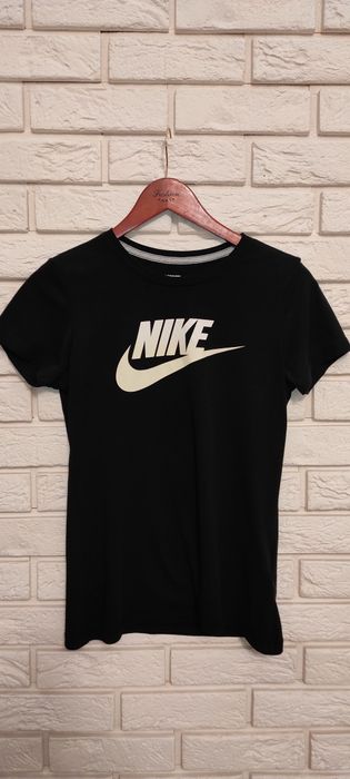 Футболка Nike жіноча.