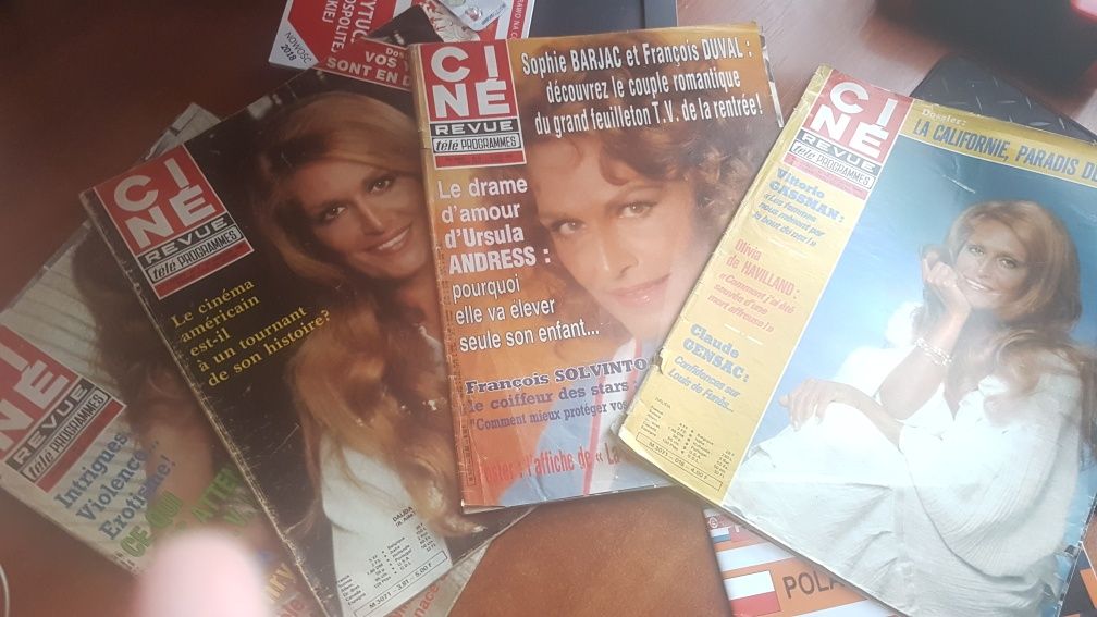 Stare francuskie gazety z Dalidą