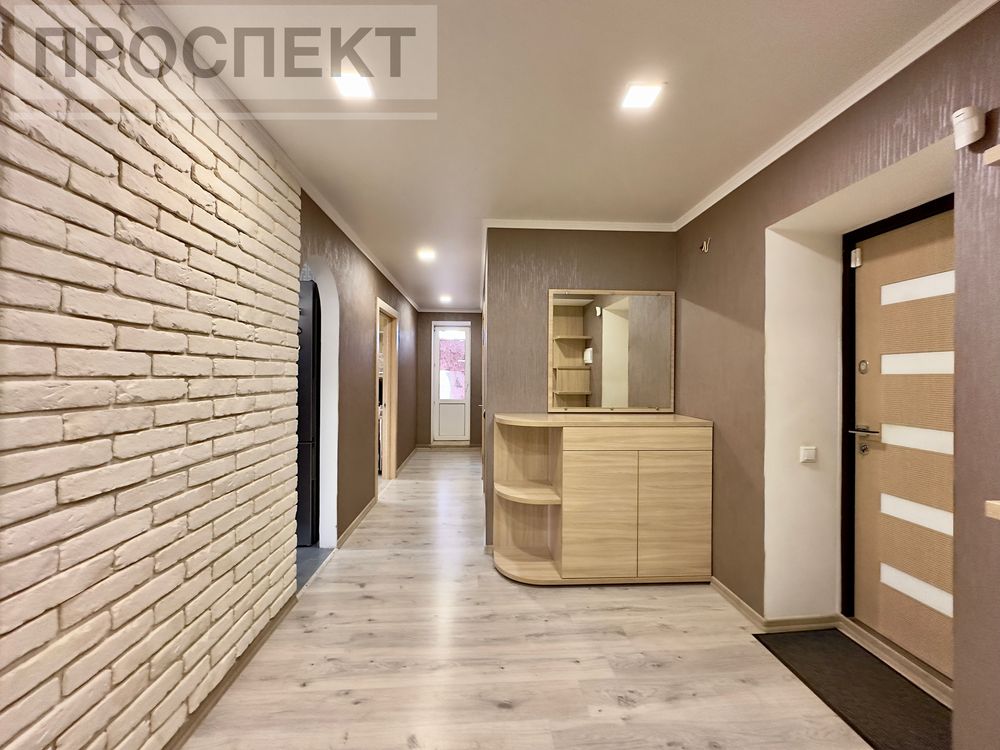 Продам 2-х кімн.квартиру 103м2 вул. Зсу ( Вид на озеро).