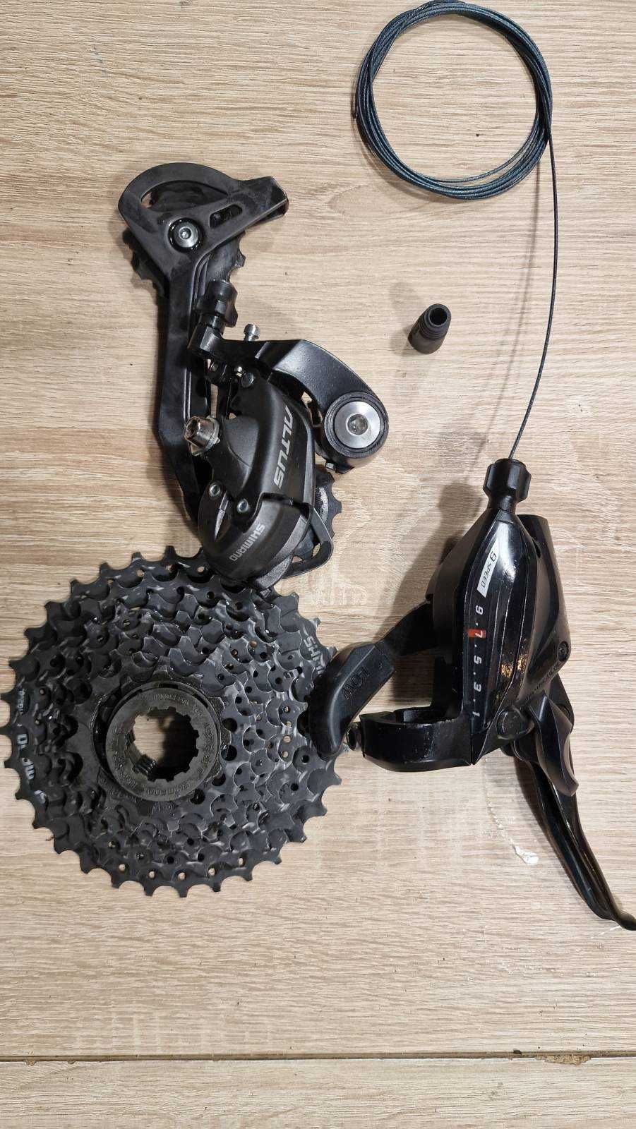 Napęd Merida Crossway 40: Shimano CS-HG200-9; FD-M370; ST-EF505