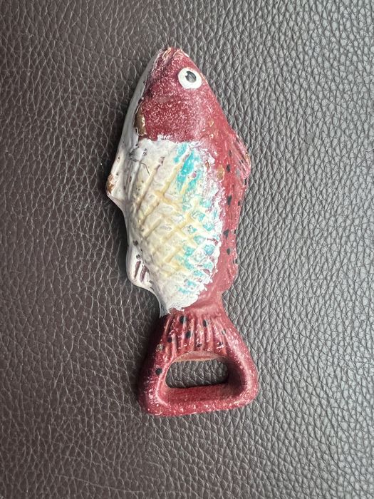 Abre latas em forma de peixe