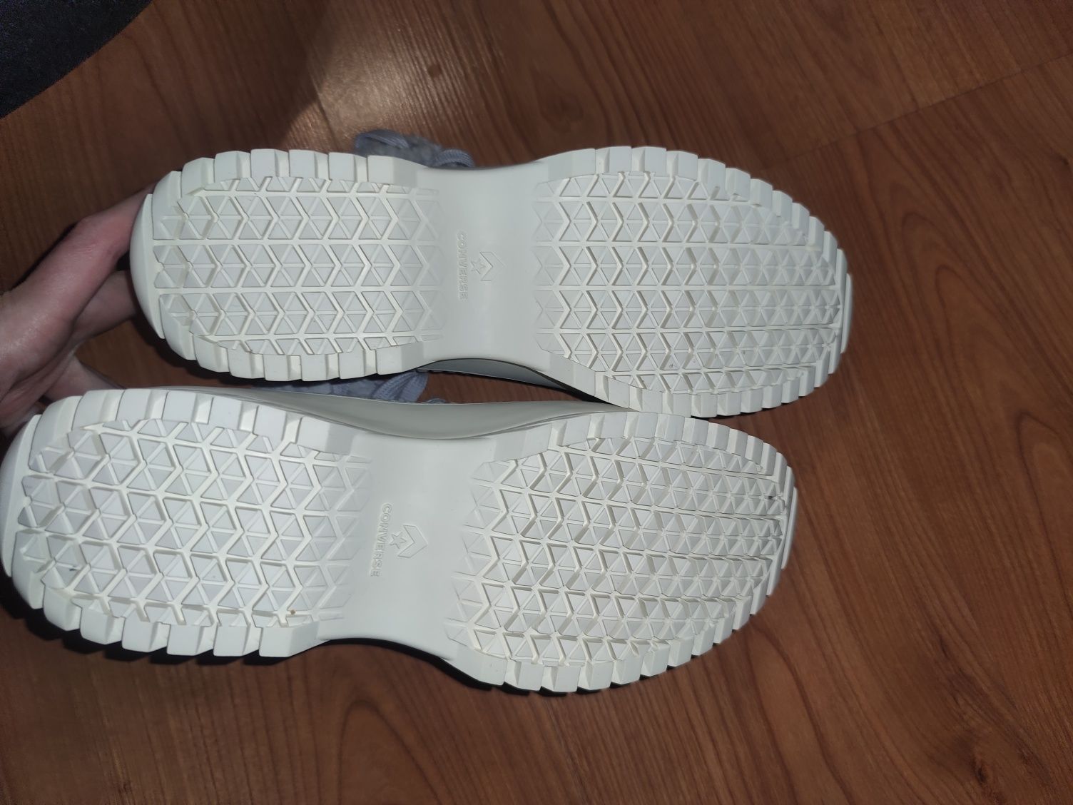Нові кросівки Converse размер 8,5 оригінал