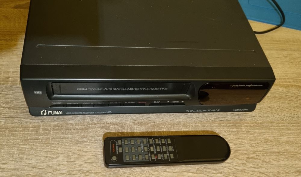 Magnetowid Funai z pilotem