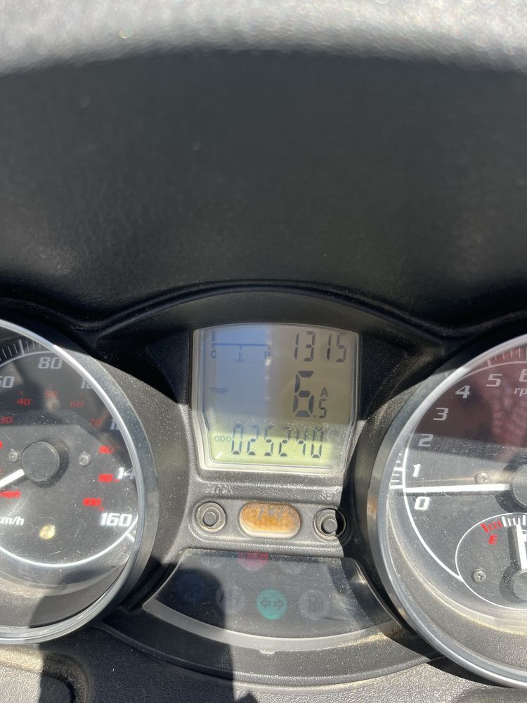 Mota Piaggio MP3 carta carro